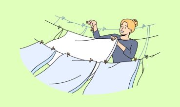 femme étandant des draps